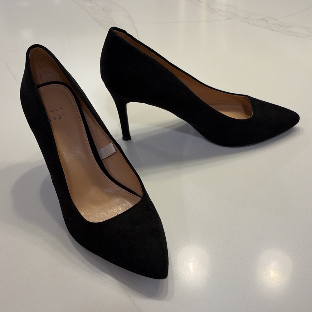 A New Day Classic Black Heels - Picture 3 of 5